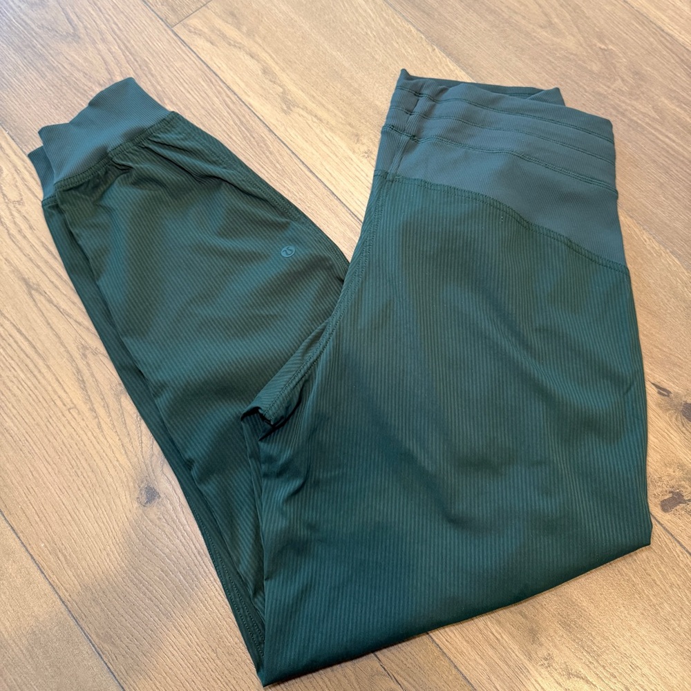 Dance Studio Midrise Jogger in Legacy Green. Size 10